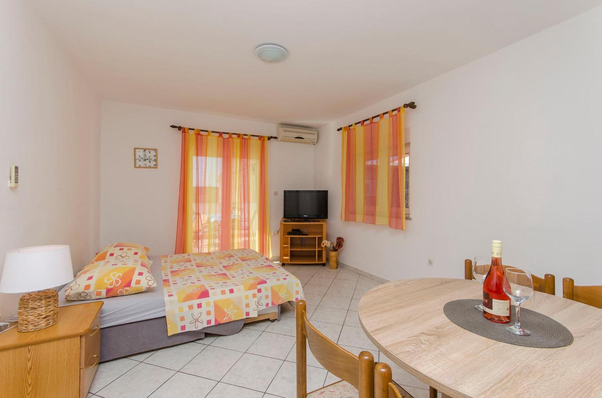 Apartments Danica Pirovac Exterior foto